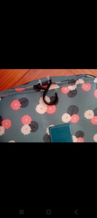 Neceser floral con 5 bolsillos internos
