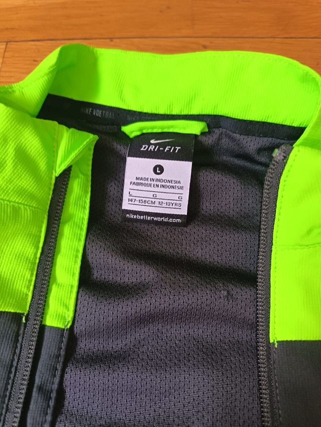 Chaqueta Nike Dri-Fit Verde y Gris