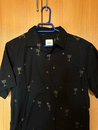 Camisa estampado palmeras