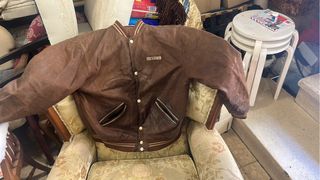 Chaqueta Chevignon de cuero marrón