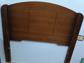 Mesita de noche y cabecero de madera de 90