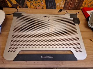 Soporte portátil Cooler Master con ventilador