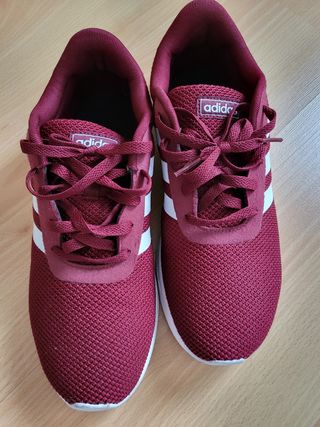 Zapatillas Adidas, color rojos burdeos 
