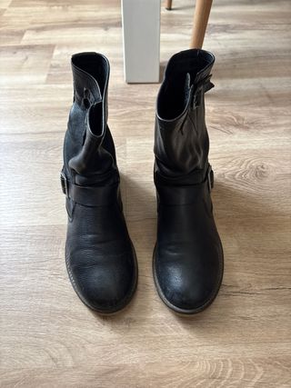 Botas de piel negras