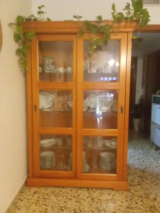 Vitrina madera maciza cristal