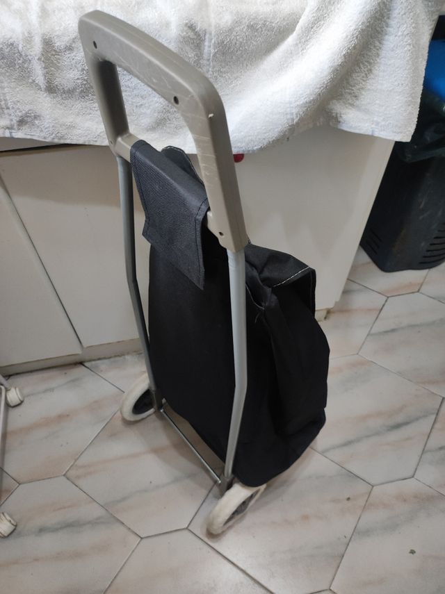 Carrello della spesa nero