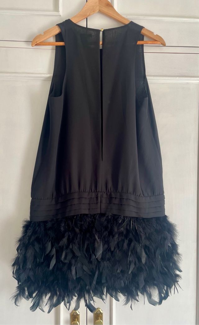 Vestido negro plumas SuiteBlanco