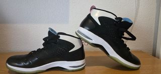 Zapatillas Jordan Negras y Azules Talla 42