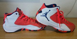 Zapatillas Jordan Talla 43 Rojas y Blancas