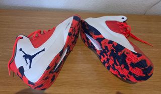 Zapatillas Jordan Talla 43 Rojas y Blancas
