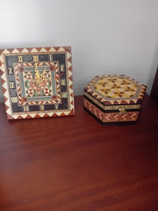 Bonito joyero y reloj decorado