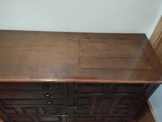 Mueble de madera para máquina de coser