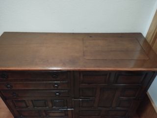 Mueble de madera para máquina de coser