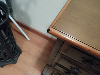 Mueble de madera para máquina de coser