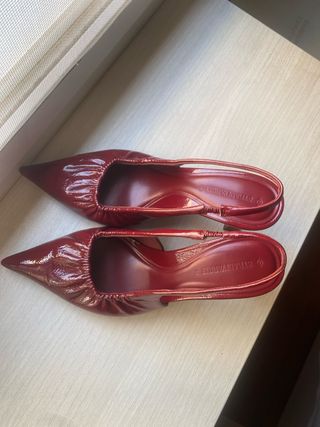 Zapatos de tacón bajos Stradivarius Burdeos.

