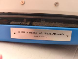 Máquina de escribir Olympia Traveller de Luxe