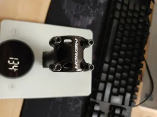 Potencia Mérida Expert, tapa carbono 134 gr