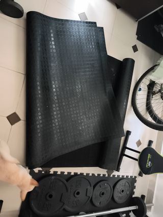 Suelo de goma negro para gimnasio