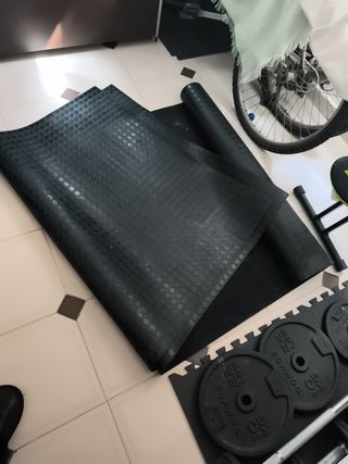 Suelo de goma negro para gimnasio