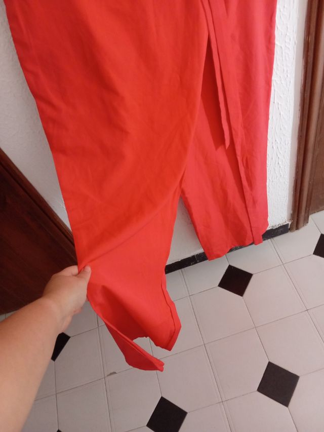 Mono largo rojo sin mangas