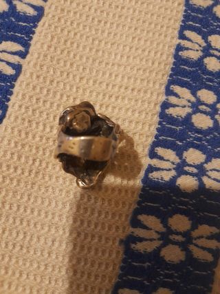 Anillo muy antiguo de plata con piedras naturales 