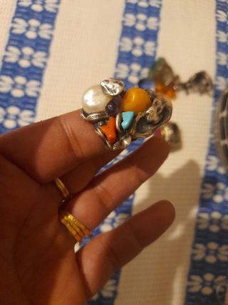 Anillo muy antiguo de plata con piedras naturales 