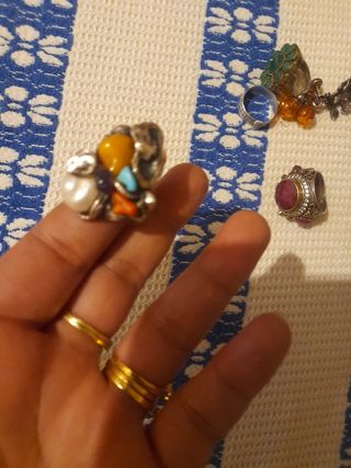 Anillo muy antiguo de plata con piedras naturales 