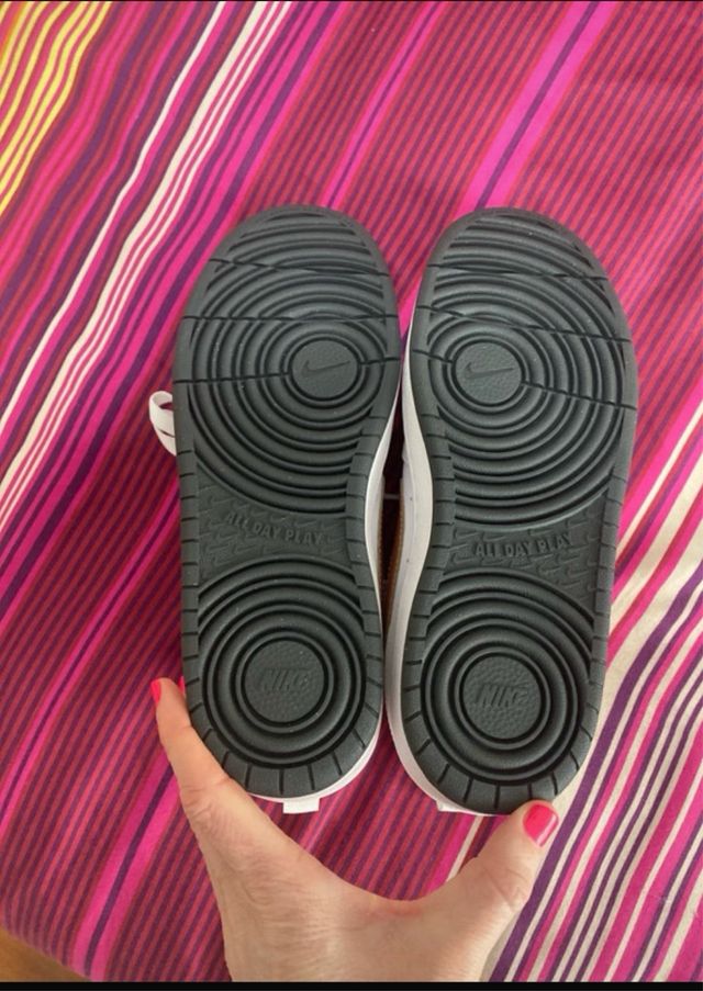 Zapatillas Nike Mujer Blancas y Doradas