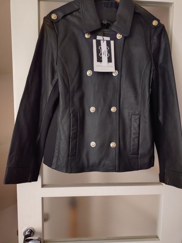 Chaqueta de piel negra nueva