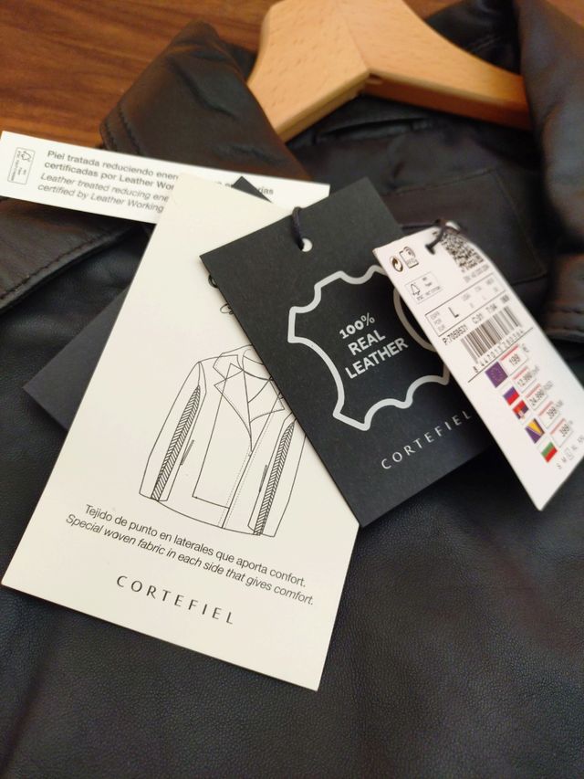 Chaqueta de piel negra nueva