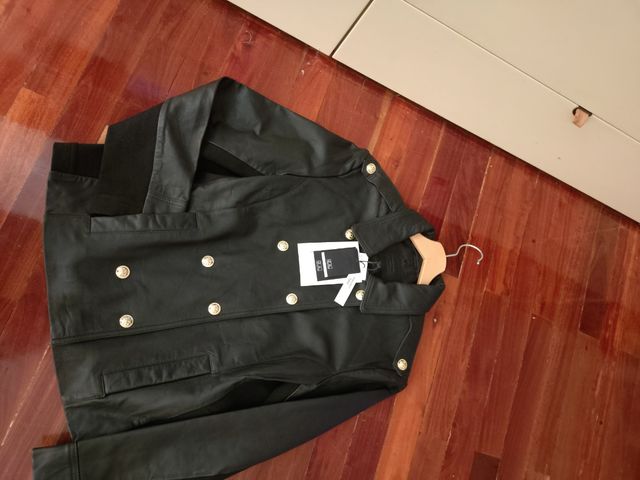 Chaqueta de piel negra nueva