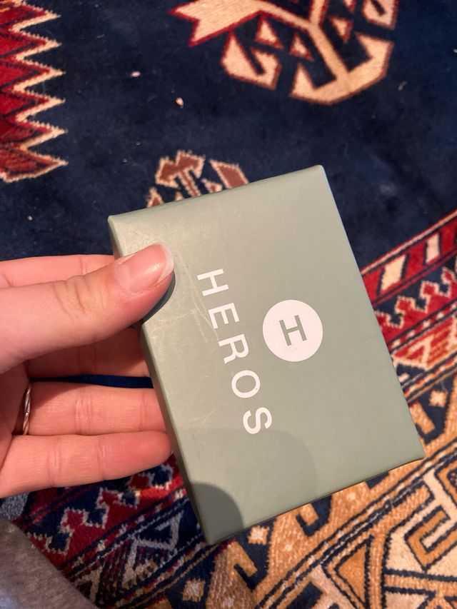 Pulsera Avon trenzada negra con detalle camuflaje