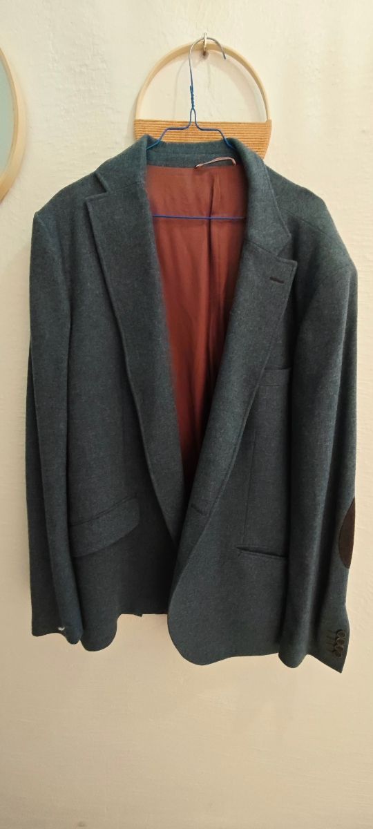 Chaqueta gris con coderas