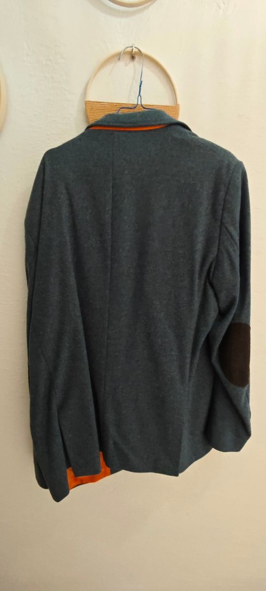 Chaqueta gris con coderas