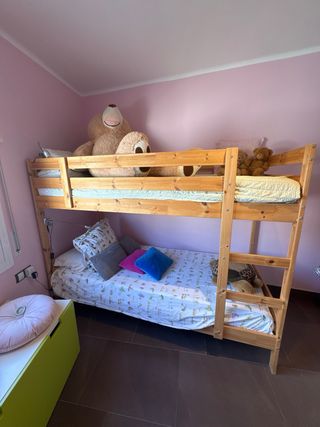 Literas de madera con colchones