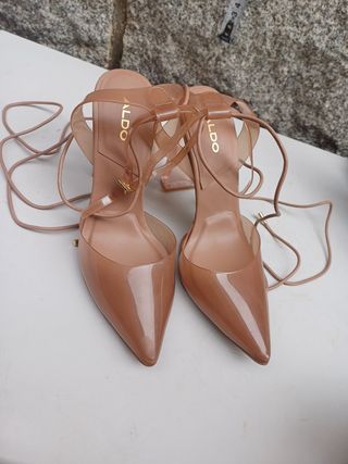 Sandalias de tacón ALDO beige y dorados