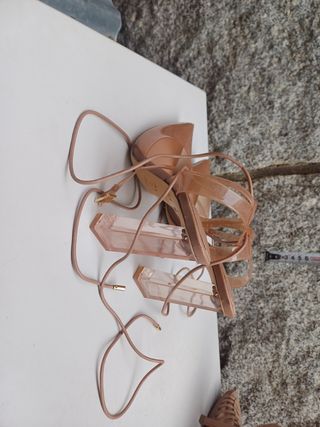 Sandalias de tacón ALDO beige y dorados