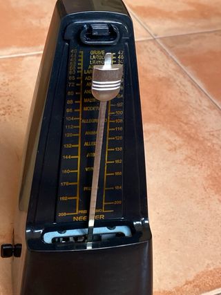 Metrónomo NEEWER NW-707 Negro