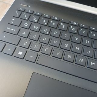 Portátil HP i7-8550U 8GB RAM 1TB HDD WIN10