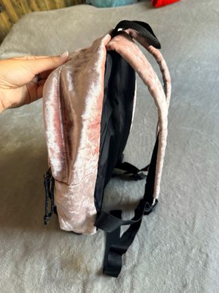 Mochila Eastpak pequeña rosa terciopelo
