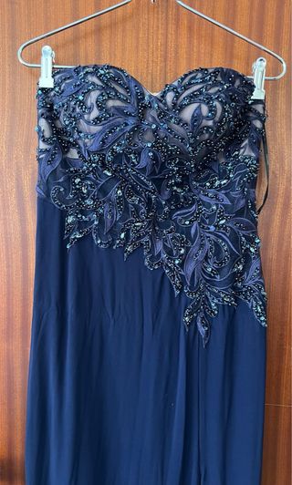 Vestido de fiesta azul con pedrería