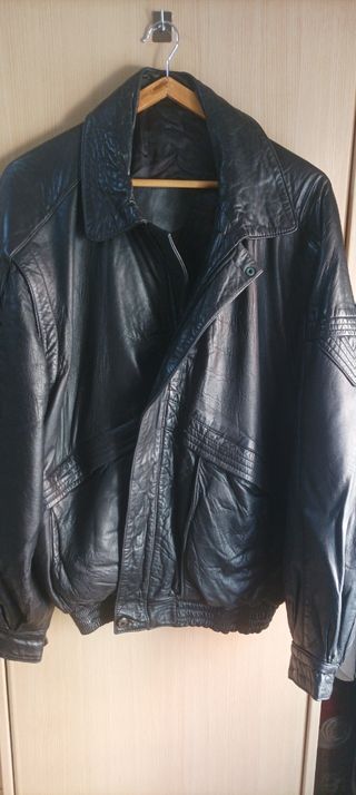 Chaqueta de piel negra