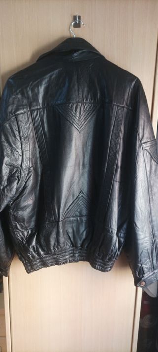 Chaqueta de piel negra