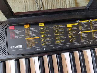 Teclado Electrónico Yamaha PSR-FS2 más soporte 