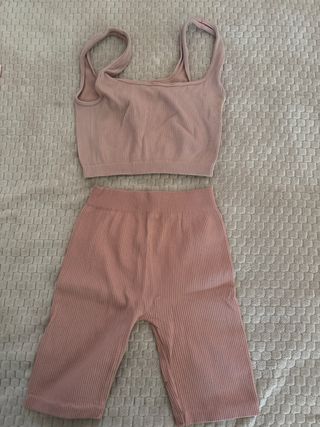 Conjunto deportivo rosa