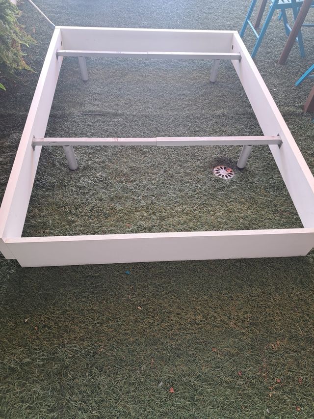 Estructura Cama Matrimonio Blanca y Plateada