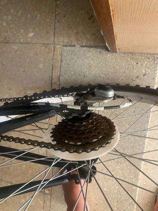 Bicicleta negra y blanca