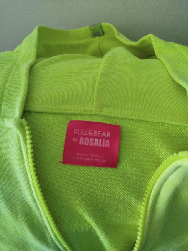 Sudadera corta neón rosalia