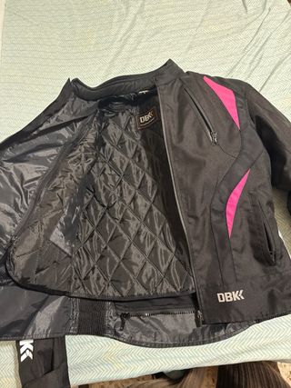 Chaqueta de moto DBK negra y rosa