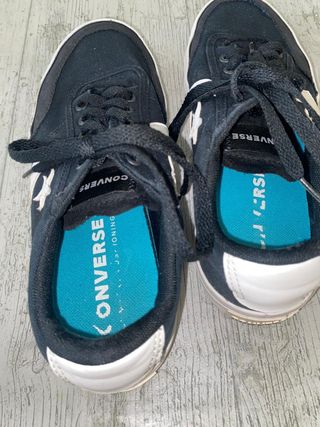 Zapatillas Converse Talla 40 Negras y Blancas